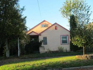 317 6th Ave, Puyallup, WA 98371-4326
