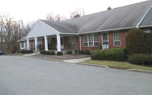 140 Villagegreen Ct, Warwick NY  10990-4238 exterior