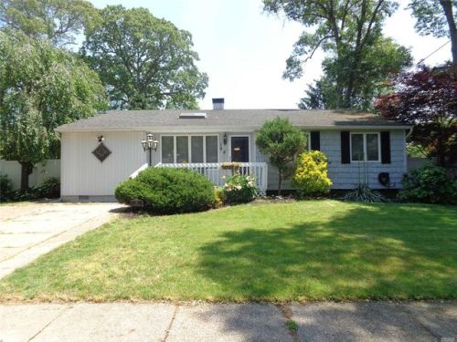 19 Selden Blvd, South Setauket, NY 11720-3327