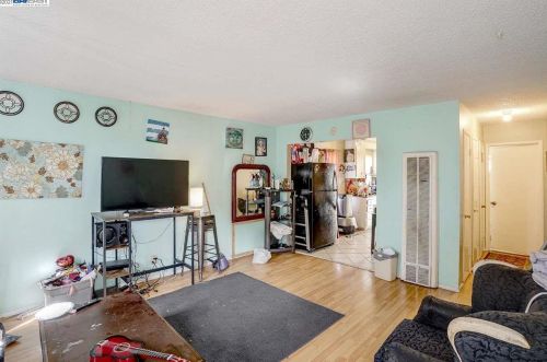 1517 51st Ave, Oakland CA 94601-5237 exterior