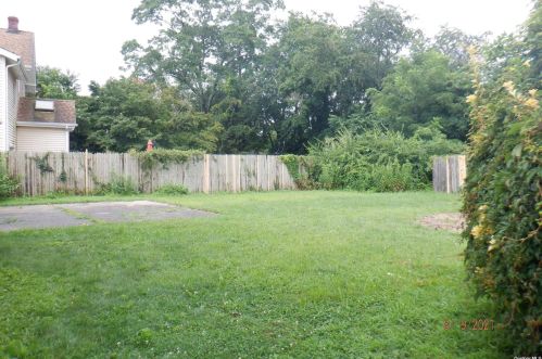 34 Liberty Ave, North Lindenhurst NY  11757-4824 exterior