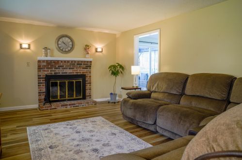 24 Severance Dr, Londonderry NH  03053-3118 exterior