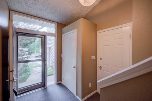 2528 Dunbar Ln, Green Bay, WI 54304-1646