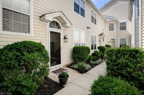 8 Mallard Ln, Bedminster, NJ 07921-2012