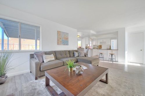 751 Larch Ave, Rialto CA  92376-4751 exterior