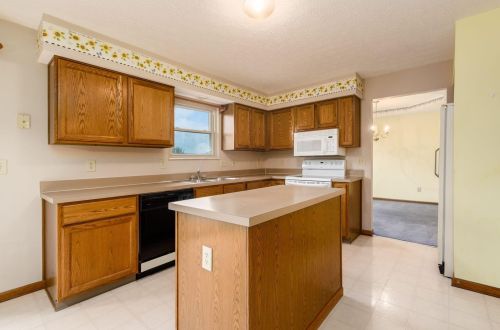 5362 Meadow Grove Dr, Darbydale, OH 43123-8778