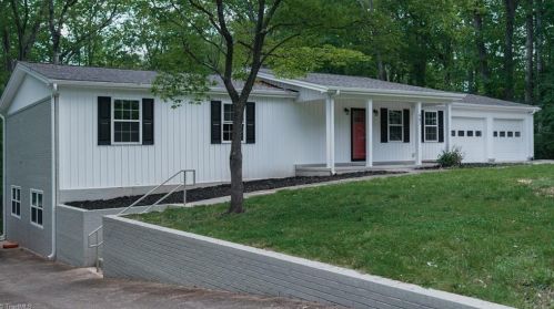 667 Knollwood Dr, Mount Airy, NC 27030-2342