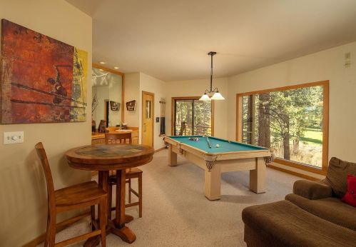 351 Skidder Trl, Truckee CA 96161-3928 exterior