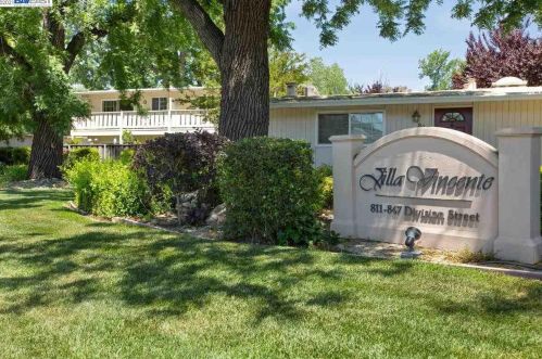 829 Division St, Pleasanton CA  94566-6511 exterior