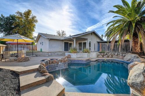 8437 Juglans Dr, Citrus Heights CA  95662-3048 exterior