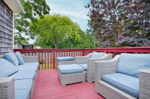 120 Oliphant Ln, Middletown RI  02842-4646 exterior