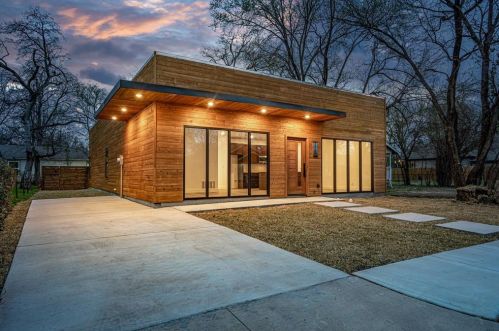 3915 Avant St, Dallas, TX 75215-4018