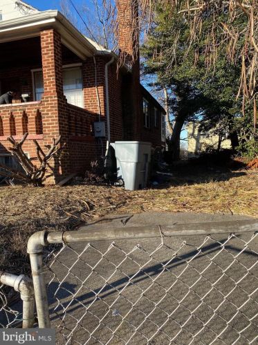 4908 A St, Washington DC  20003-1521 exterior