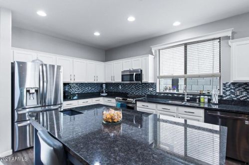 16811 27th Ave, Phoenix AZ 85027-1805 exterior