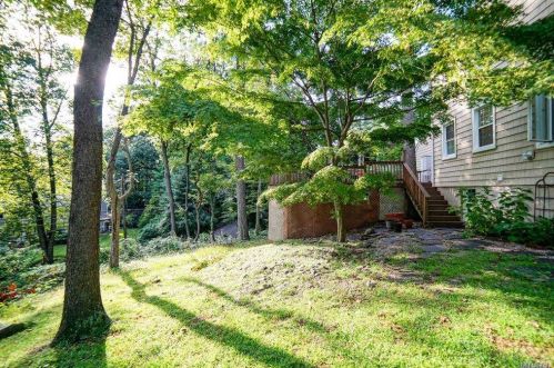 25 Ascot Rdg, Great Neck NY  11021-2900 exterior