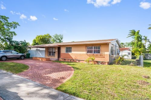 1315 76th St, Hialeah, FL 33014-3424