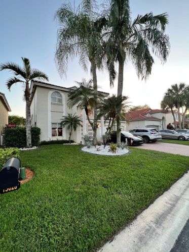 15628 16th St, Hollywood, FL 33027-2345