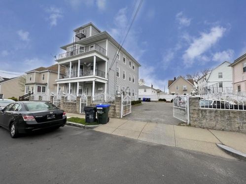 311 Indiana Ave, Providence, RI 02905-2822