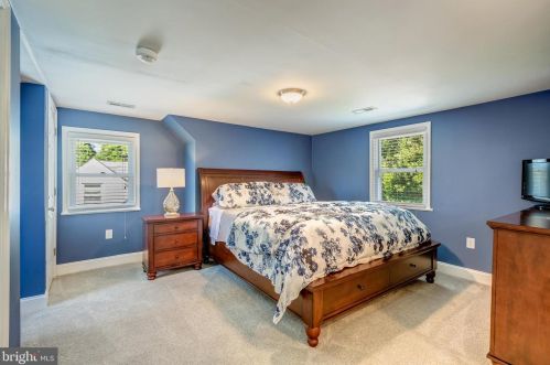 6710 Chestnut Ave, Falls Church VA  22042-2112 exterior