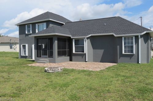1033 5th Pl, Cape Coral, FL 33990-2888