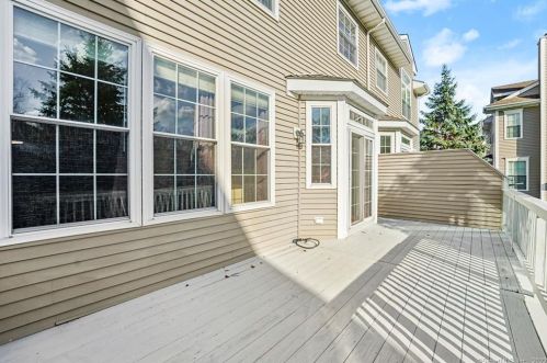 10 Cambridge Dr, Danbury, CT 06811-4072