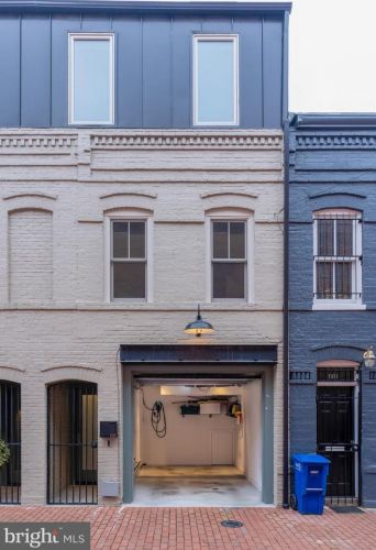 1313 Linden Ct, Washington, DC 20002-4429