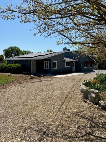 1367 Vineyard Dr, Templeton, CA 93465-4004