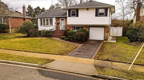 1458 Odell St, North Wantagh, NY 11793-2356