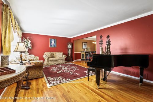 119 Heritage Dr, East Freehold NJ 07728-3185 exterior