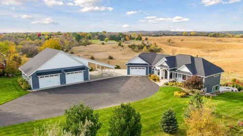 596 Grange Rd, Hudson WI  54016-7079 exterior