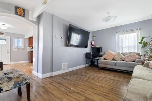 3 Griswold Ct, United States Coast Guard Ac CT  06320-5209 exterior