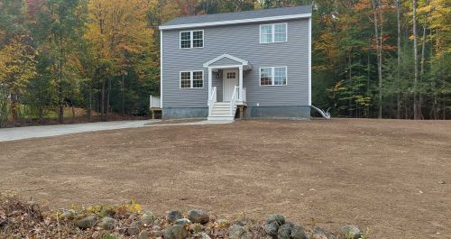 26 Merrick Rd, Raymond, NH 03077-1735