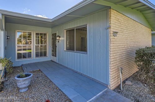 10621 Highwood Ln, Sun City, AZ 85373-1944