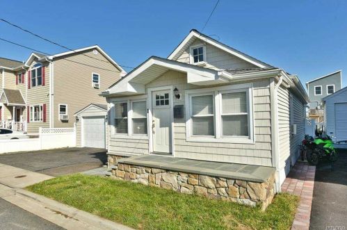 136 Beach Ave, North Bellmore, NY 11710-4703