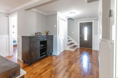 14 Leonard Pl, Bridgeport, CT 06611-4360