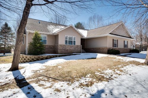 1207 Maple Ln, Faribault, MN 55021-3910