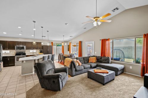 11249 Davis Ln, Avondale, AZ 85323-9198