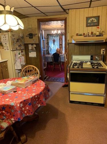 34 Pinewood Ave, Billerica, MA 01821-1624