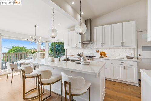 2820 Alida St, Oakland CA  94602-3451 exterior