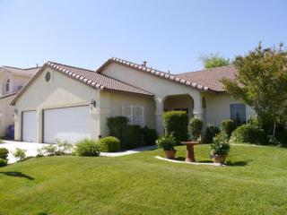 4100 Sungate Dr, Palmdale CA  93551-5307 exterior