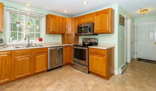 15 Chabot St, Somersworth NH  03878-1302 exterior