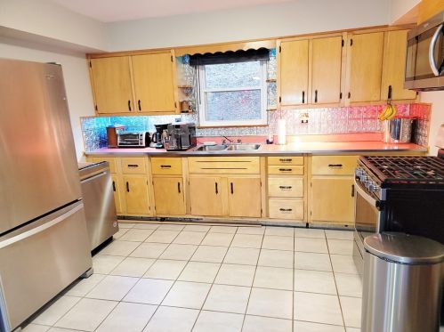 632 Howard St, Ambridge, PA 15003-1648