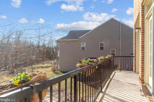 22476 Dinah Pl, Leesburg VA 20175-4808 exterior