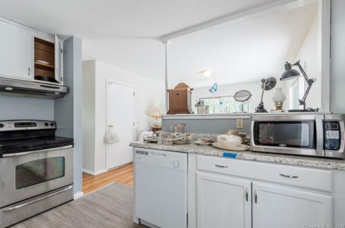 21 Greenfield St, Waterford CT  06385-3907 exterior