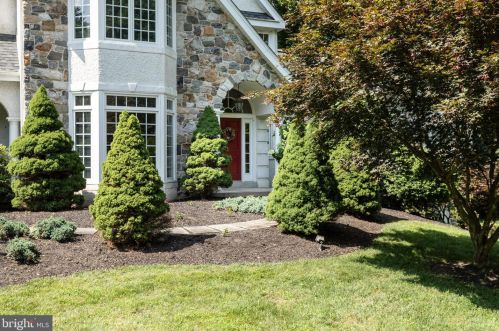 25 Rose Ln, Glen Mills, PA 19342-1754