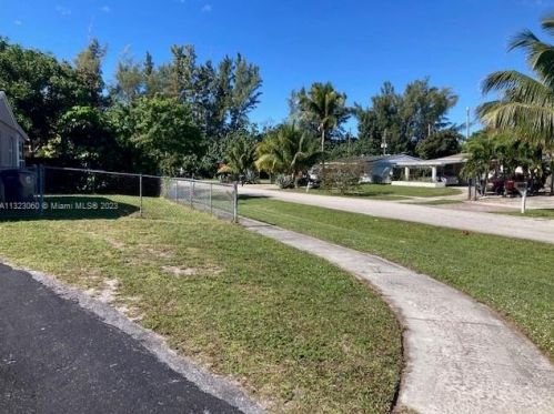 5813 Rae Ave, West Palm Beach, FL 33407-1659