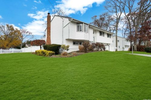 1680 Fairfax Ave, West Islip, NY 11795-1330