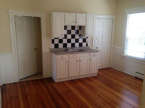 56 Barton St, Providence RI 02909-1803 exterior