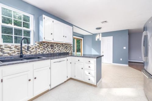 329 Commonwealth Ave, Warwick RI  02886-2756 exterior