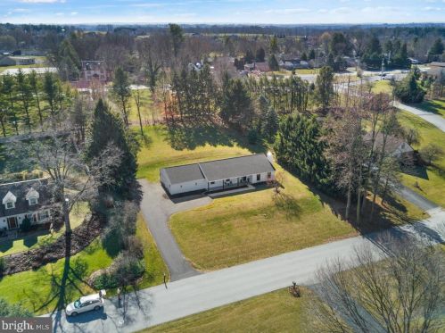 2146 Stonecrest Dr, Lancaster PA  17601-5437 exterior